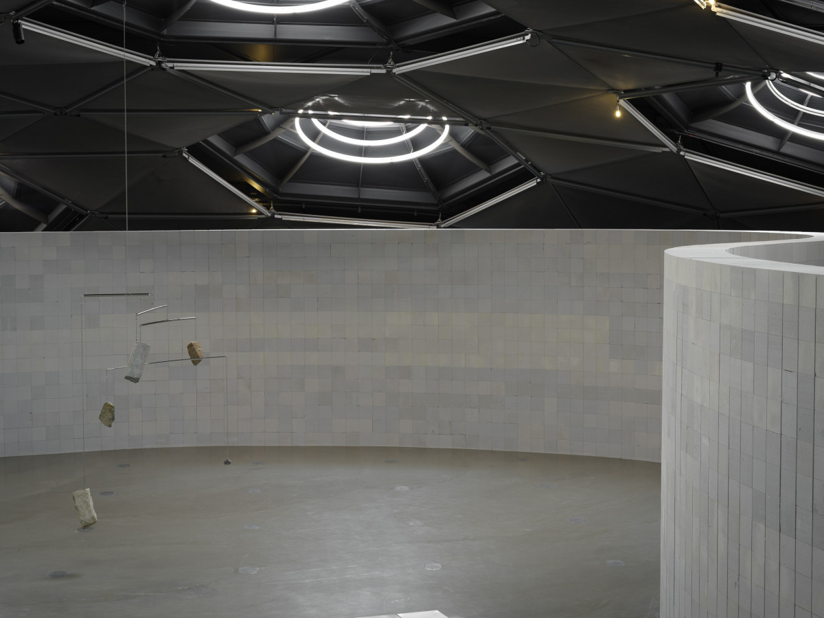 Alicja Kwade @ Sol LeWitt's Wall. Performed