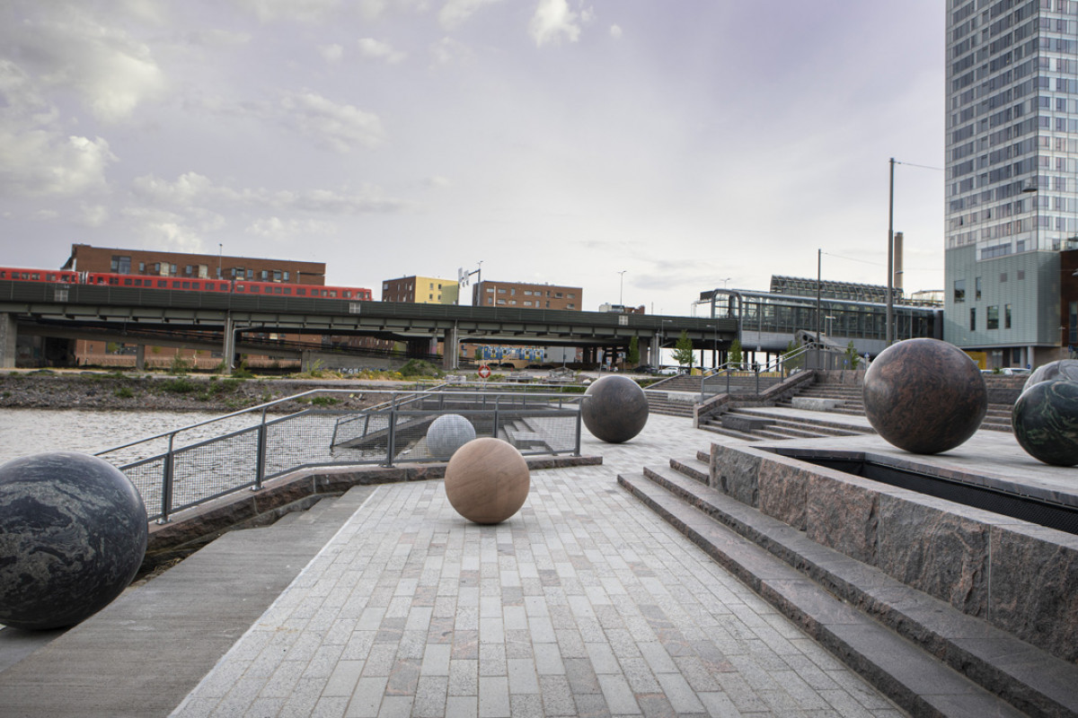 Pars pro Toto & Big Be-Hide